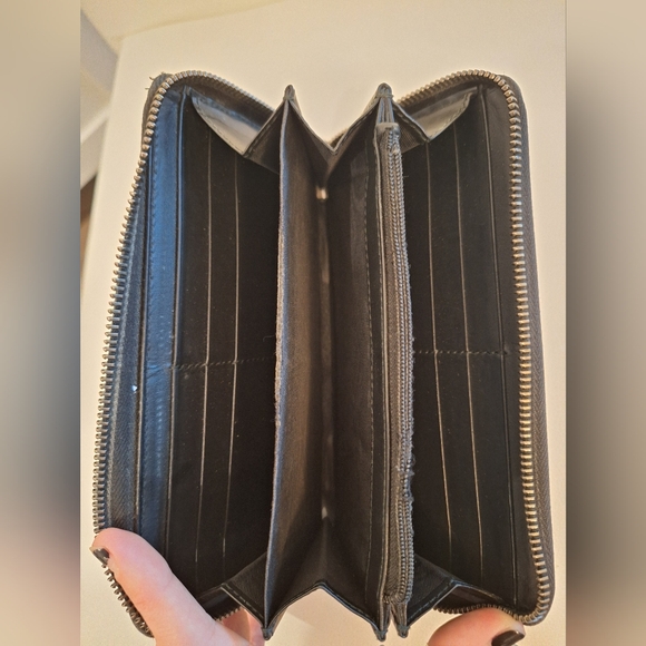 Rehab EUC Gucci Black Guccissima Embossed Leather Zip Around Wallet - Picture 3 of 4